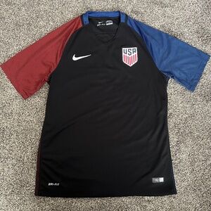 Nike Men’s 2016 Soccer Away Kit - Size Medium